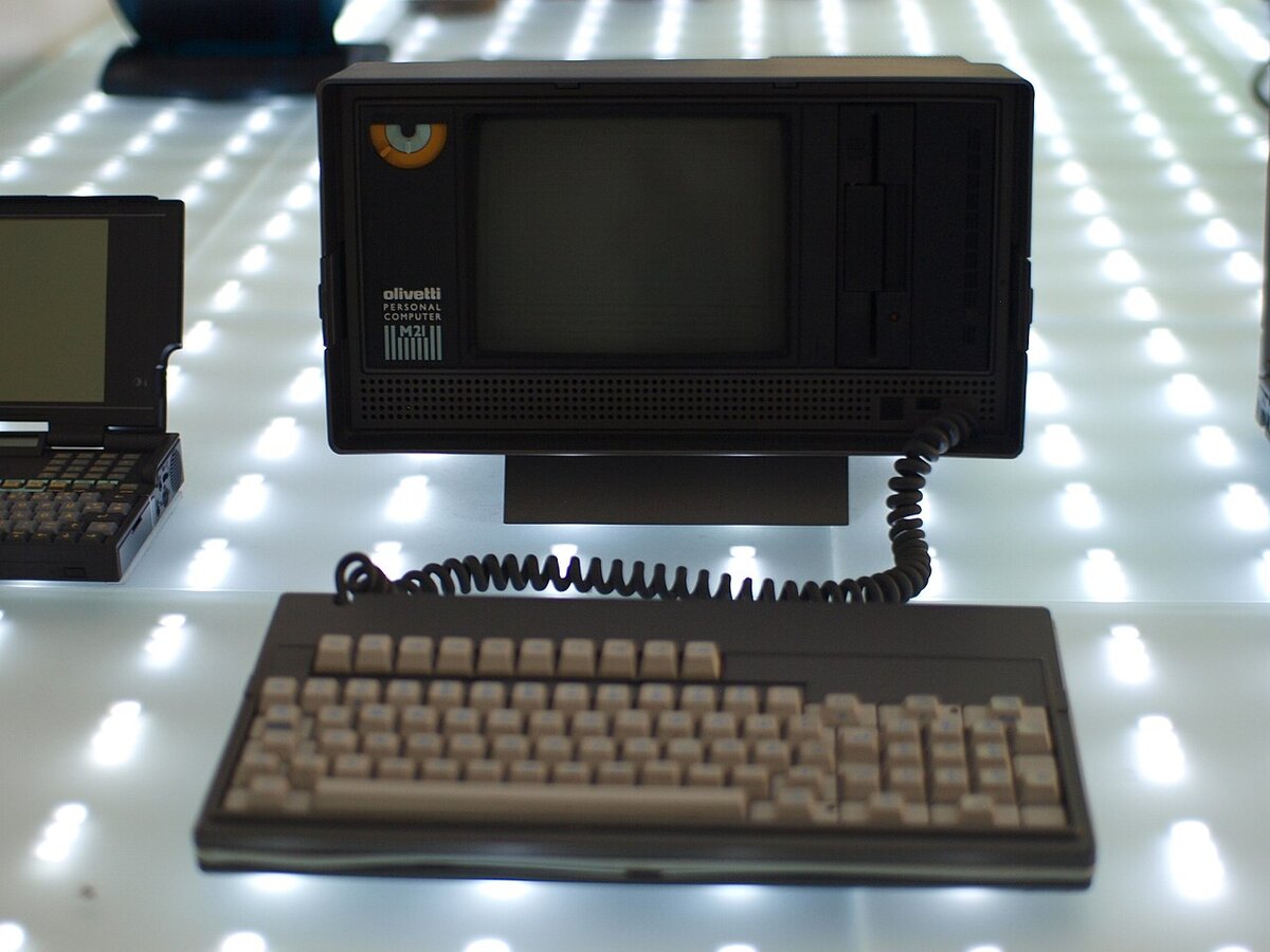 Olivetti M21
